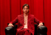 Foster the People busca a felicidade e a reconexão com a alegria da infância no single “Take Me Back”