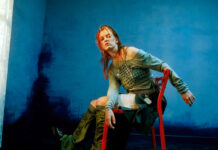 Orla Gartland expressa a vulnerabilidade e a desilusão com relacionamentos passados no single “Mine”