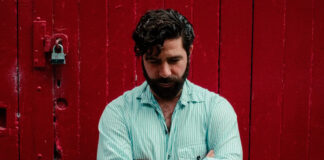 Yannis & The Yaw, projeto de Yannis Philippakis e Tony Allen, lança o single “Under The Strikes”