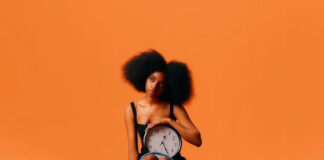 flowerovlove canta um amor obsessivo e intenso no single “breaking news”