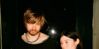Water From Your Eyes anuncia o EP ‘MP3 Player 1’ e lança cover de Chumbawamba