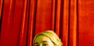 Blondshell canta a complexa relação entre uma filha e sua mãe no single “What’s Fair”