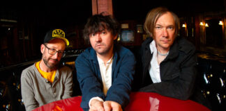 Bright Eyes lança o single “Rainbow Overpass”, com a participação de Alex Orange Drink