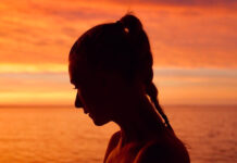 ionnalee canta uma história de sonhos lúcidos e comoventes no single “luminary rainbows”