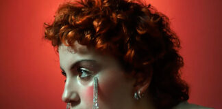 Phoebe Green encontra um prazer paradoxal na dor de sentir falta de alguém em “Love Song”