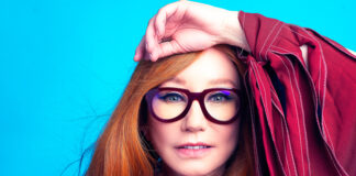 Tori Amos lança “White Telephone To God”, faixa da edição deluxe do álbum ‘Unrepentant Geraldines’