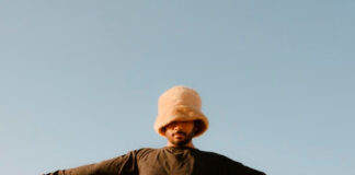 Toro y Moi lança as faixas “Hollywood”, com Benjamin Gibbard, e “CD-R” do álbum ‘Hole Erth’