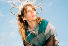 Maya Hawke anuncia o EP ‘Clipped Wings’ e lança o single “Kamikaze Comic”