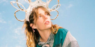Maya Hawke anuncia o EP ‘Clipped Wings’ e lança o single “Kamikaze Comic”