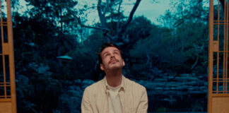 Rex Orange County encontra paz interior no videoclipe de “Finally”