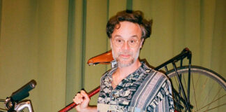 Rodrigo Amarante apresenta a trilha sonora do filme ‘As Três Filhas’ da Netflix