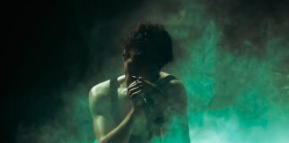 TR/ST compartilha uma desilusão amorosa na faixa-título do álbum ‘Performance’