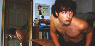 Alfie Templeman lida com a confusão em sua vida no single “Dirty Laundry”
