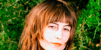Faye Webster canta sobre a intensidade após o primeiro beijo no single “After The First Kiss”