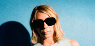 Kim Gordon anuncia edição deluxe do álbum ‘The Collective’ com a faixa “Bangin’ on the Freeway”