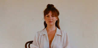 Angel Olsen apresenta a faixa “Wonder Now”, do Camp Saint Helene, no projeto ‘Cosmic Waves’