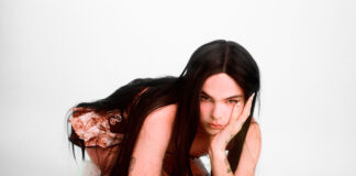 BENEE canta uma intensa sensação de pavor existencial no single “Animal”