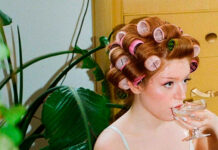 Housewife reflete sobre a superação de um relacionamento tóxico no single “Divorce”