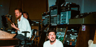 Mumford & Sons anuncia o álbum ‘RUSHMERE’, o primeiro em sete anos, e lança a faixa-título