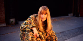 The Weather Station lança o single “Mirror” do álbum ‘The Humanhood’