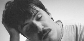 young friend expressa um amor profundo e uma conexão intensa no single “soft light”