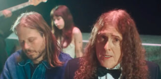 Clairo lança videoclipe “Terrapin”, dirigido por Ayo Edebiri e estrelado por ‘Weird Al’ Yankovic