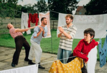 Divorce presta homenagem aos assistentes sociais no single inspirador “Hangman”