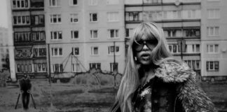 Greentea Peng lamenta ter perdido a chance de corresponder um amor em “Stones Throw”