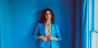 Hannah Cohen canta as complexidades das relações familiares no single “Draggin'”