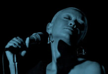 Kelela lança ‘In The Blue Light’, álbum ao vivo gravado no Blue Note, e canta Joni Mitchell