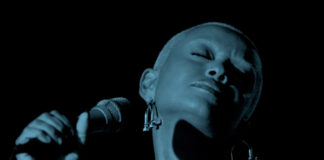Kelela lança ‘In The Blue Light’, álbum ao vivo gravado no Blue Note, e canta Joni Mitchell