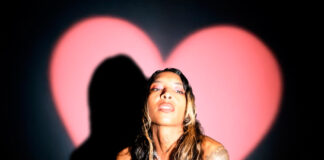 SPELLLING lança o single “Alibi”, inspirado em Liz Phair, do álbum ‘Portrait of My Heart’