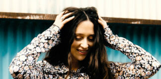 Waxahatchee canta sobre se sentir presa a um relacionamento destrutivo no single “Mud”