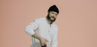 Bon Iver lança as faixas “Walk Home” e “If Only I Could Wait”, com participação de Danielle Haim