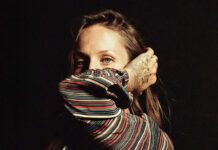 Domino Kirke mergulha nas complexidades das relações familiares no single “Stepchild”