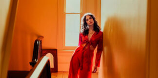 Hannah Cohen reflete sobre solidão e a passagem do tempo no single “Dusty”