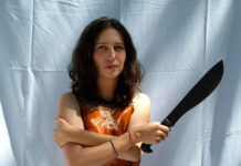 Maria Usbeck retrata uma experiência de conexão com a natureza marinha em “Floating”