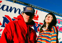 Sleigh Bells canta sobre a imprevisibilidade da vida no single explosivo “This Summer”