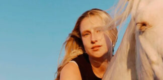 Billie Marten canta um amor marcado pela passagem implacável do tempo em “Leap Year”