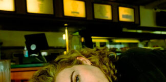 Blondshell reflete sobre memórias dolorosas da adolescência em “Event of a Fire”