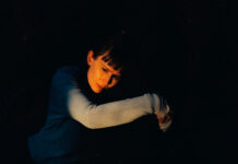 Jenny Hval lança “Lay down”, single do álbum ‘Iris Silver Mist’