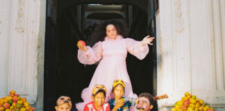 Lido Pimienta transmite a angústia de um amor não correspondido em “Aún Te Quiero”