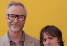 Matt Berninger lança o single “Breaking Into Acting” em parceria com Hand Habits