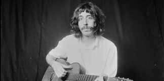 Tim Bernardes lança os singles “Prudência” e “Praga”, uma união do samba com o rock