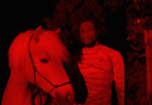 Obongjayar expressa sua frustração com o governo no single “Jellyfish”