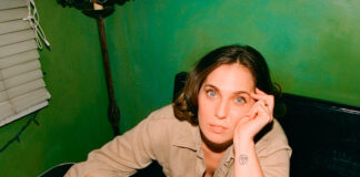 U.S. Girls captura a essência de transformação pela dança no single “Like James Said”
