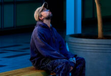 Alex G retrata a dor de um amor desfeito no single “June Guitar”