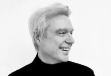 David Byrne anuncia álbum com participações de St. Vincent, Hayley Williams e mais