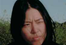 Deb Never canta um amor avassalador no single “Blue”