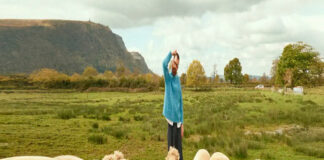 Jerskin Fendrix, compositor de ‘Pobres Criaturas’, anuncia álbum e lança o single “Beth’s Farm”